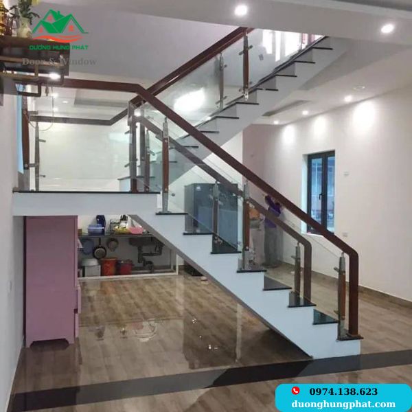 cầu thang kính lan can kính rẻ đẹp tại TP.HCM